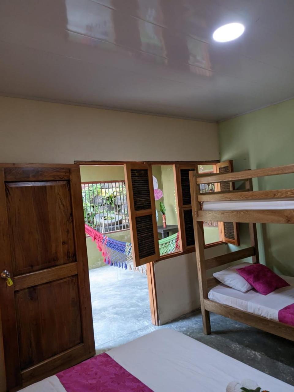 Sierra Kay Hostel Гуачака Экстерьер фото